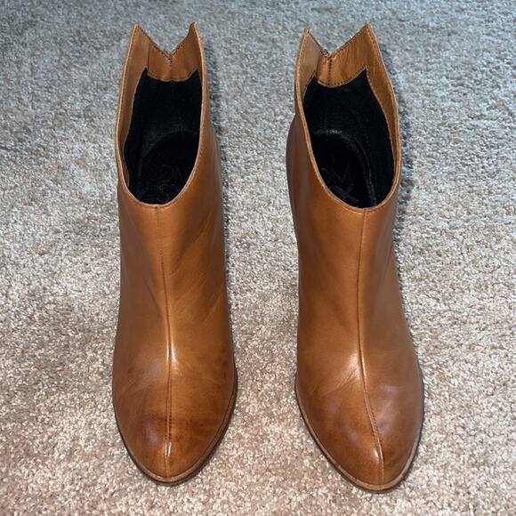 Donald J. Pliner Vachetta Ivy-35 Bootie Ankle Boots Tan Leather Block Heel Sz 9 - Picture 2 of 12